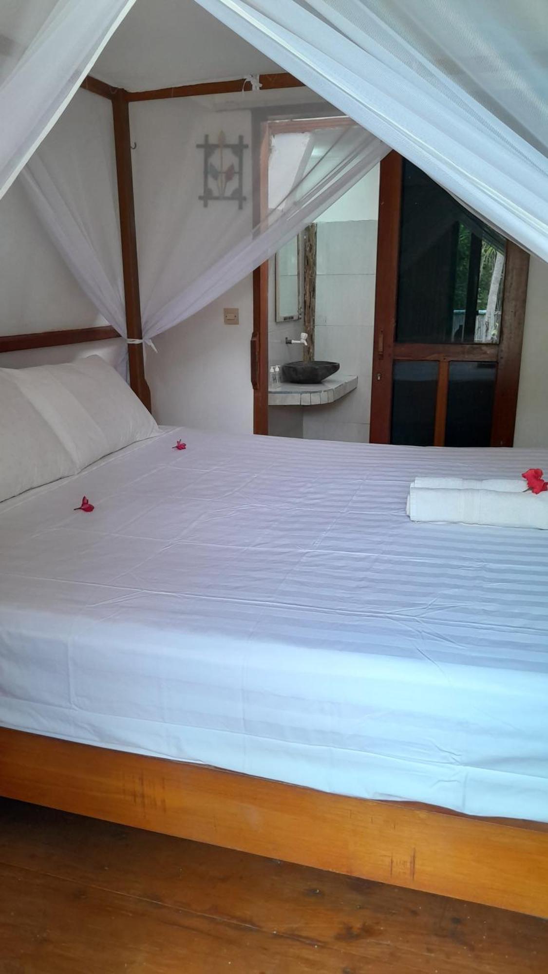 We'Be Cottages Gili Meno Esterno foto